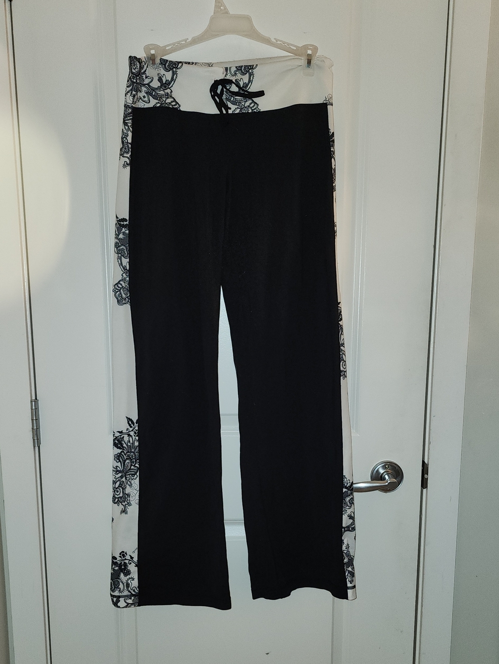 lululemon athletica Black Wide-Leg Pants with White Floral Trim